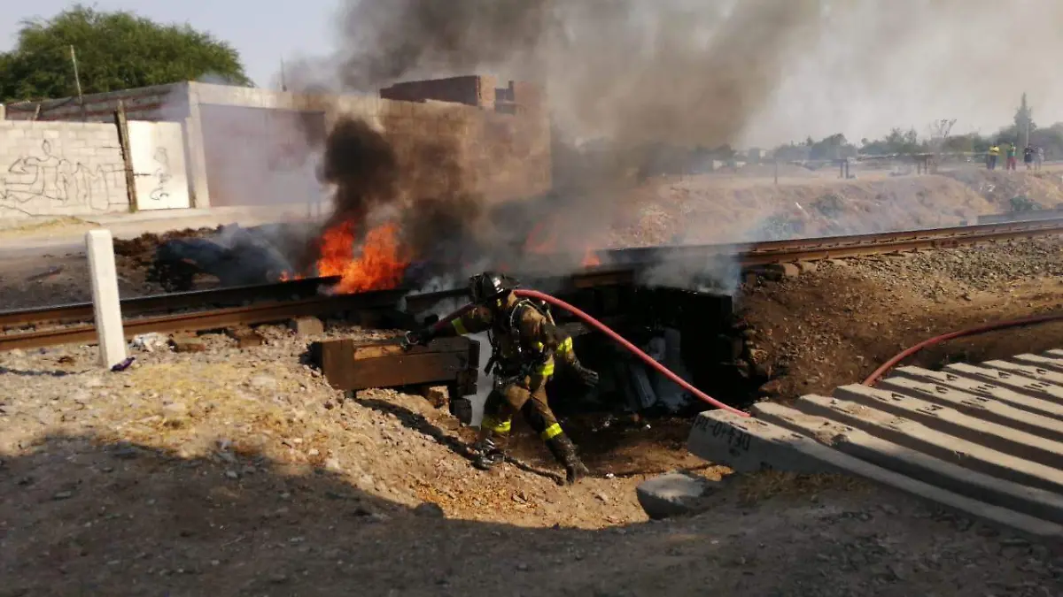 sofocan incendio en vias